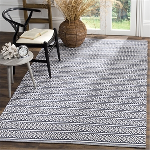 Safavieh Montauk 4' X 6' Hand Woven Cotton Pile Rug in Ivory and Navy