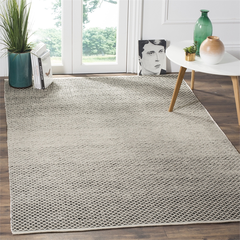 Safavieh Montauk 5' X 8' Hand Woven Cotton Pile Rug in Black and Ivory