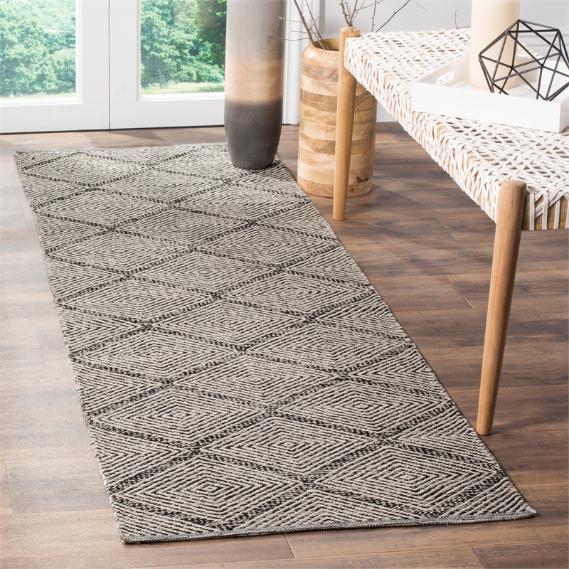 Safavieh Montauk 3' X 5' Hand Woven Cotton Rug in Black