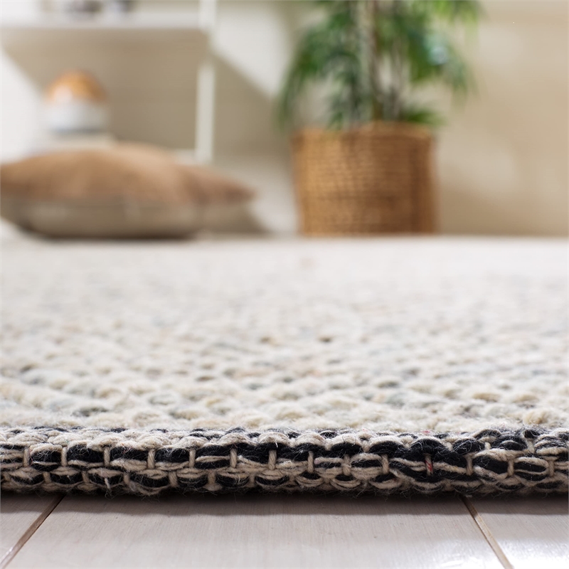Safavieh Natura 4' X 6' Hand Tufted Rug in Camel and Gray