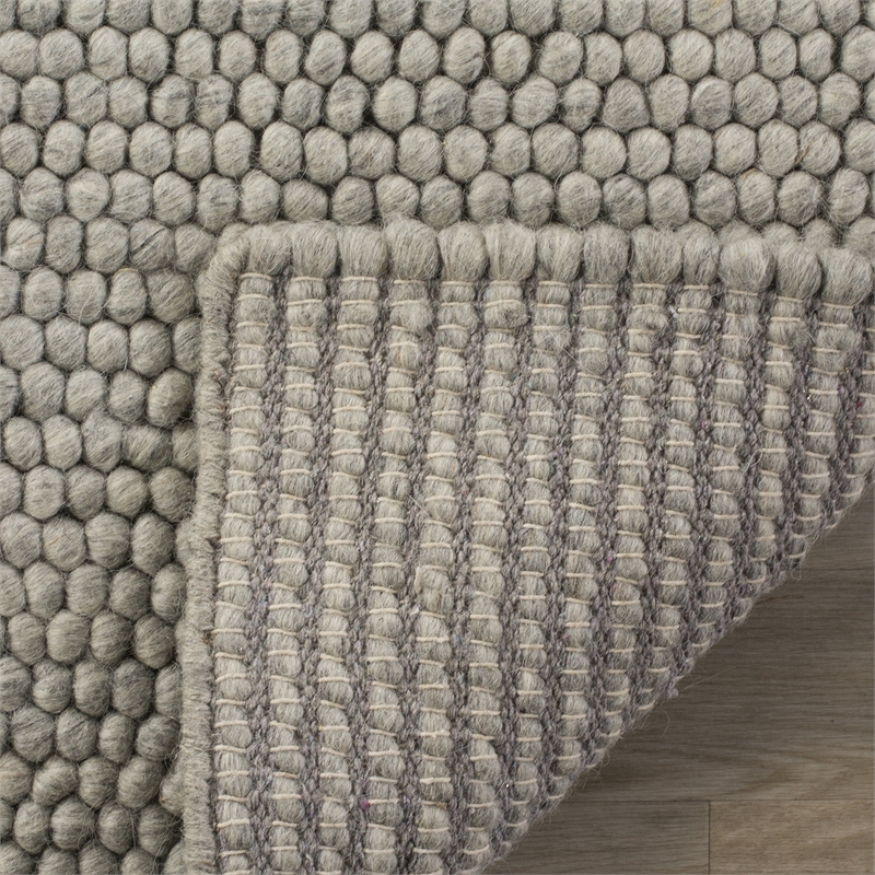 Safavieh Natura 4' X 6' Hand Tufted Rug in Silver