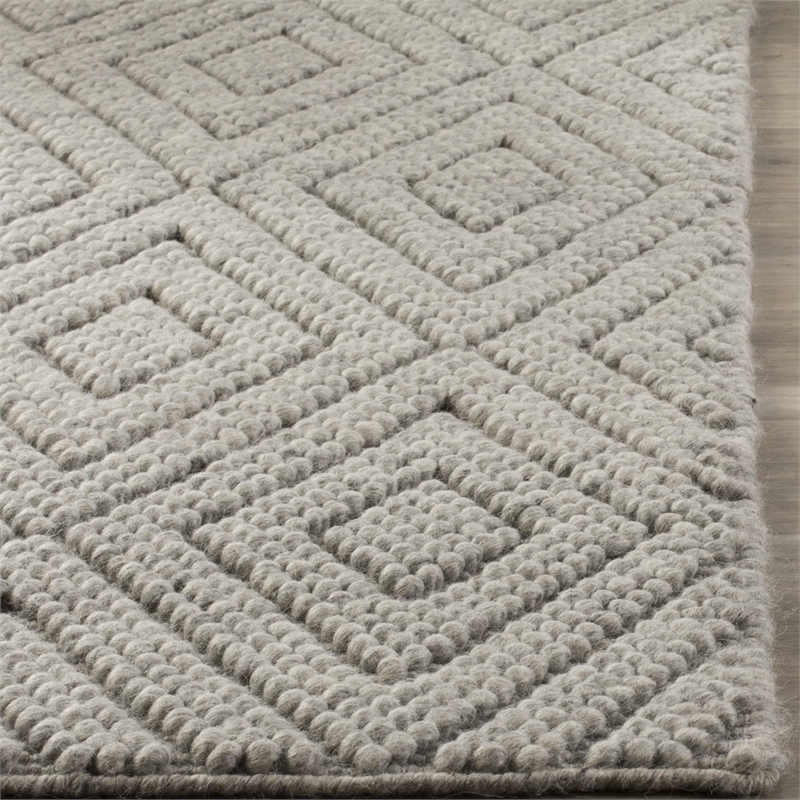 Safavieh Natura 4' X 6' Hand Tufted Rug in Silver