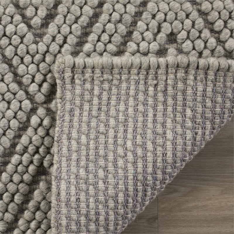 Safavieh Natura 4' X 6' Hand Tufted Rug in Silver