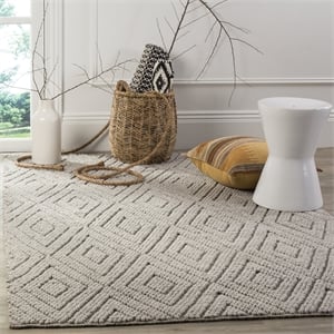 Safavieh Natura 5' X 8' Hand Tufted Rug in Silver