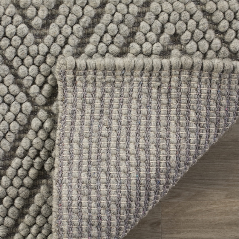 Safavieh Natura 5' X 8' Hand Tufted Rug in Silver