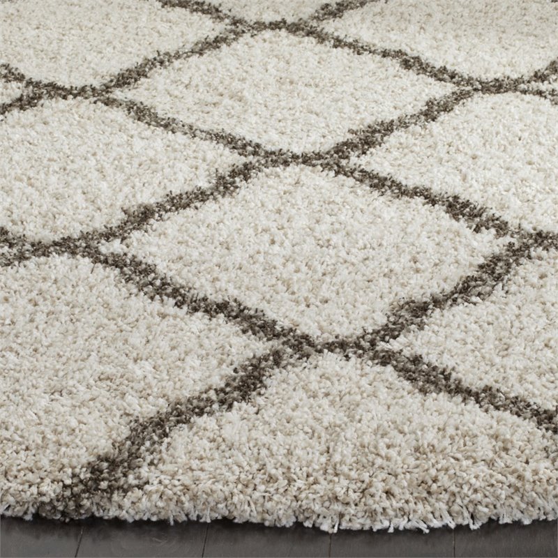 Safavieh Hudson Shag 7' X 7' Round Rug in Ivory and Gray