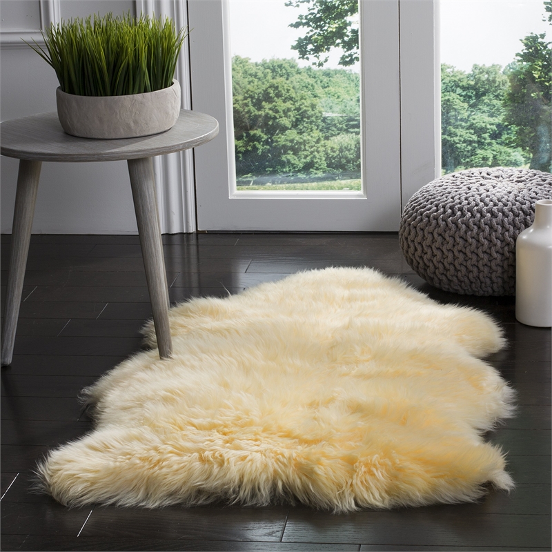 Safavieh Sheepskin Shag 2' X 3' Natural Sheep Skin Rug in Champagne