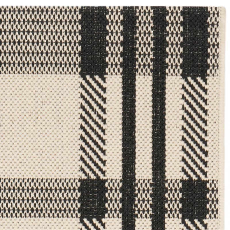 Safavieh Courtyard 2' x 3'7