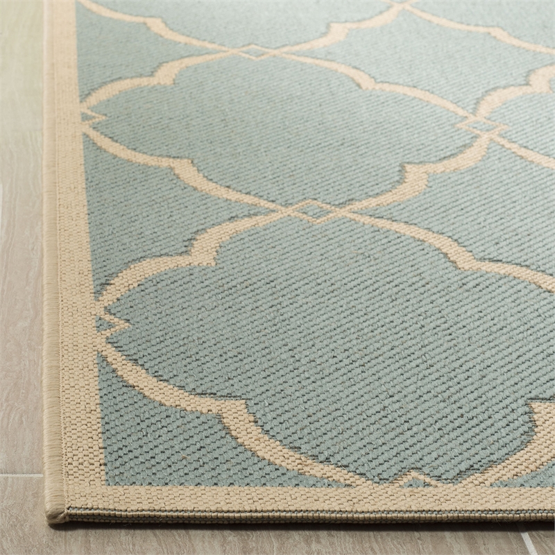 Safavieh Linden 100 4' x 6' Rug in Beige and Cream