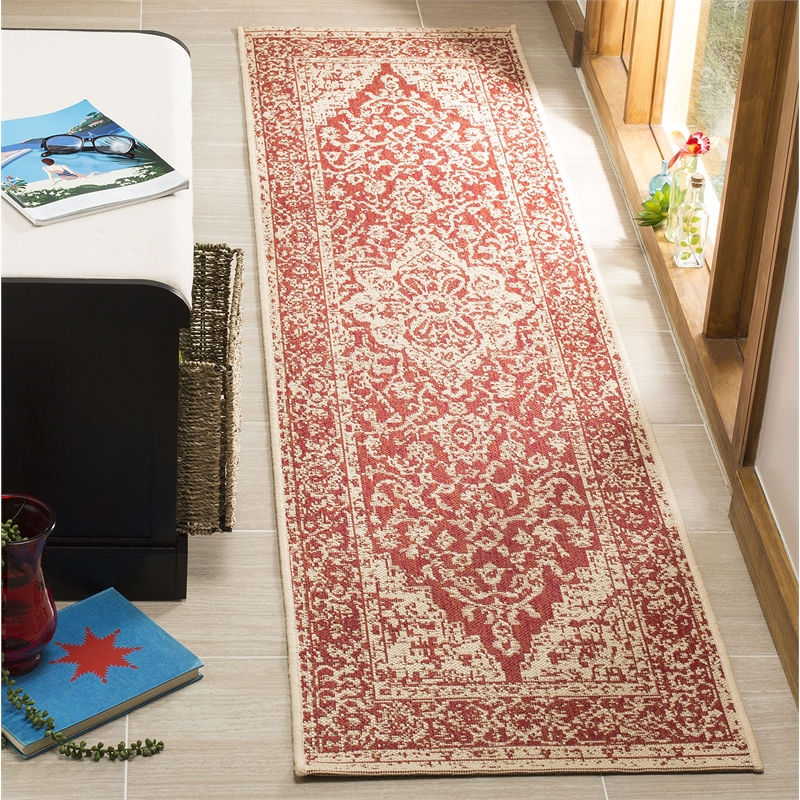 Safavieh Linden 100 2' x 8' Runner Rug in Red and Creme