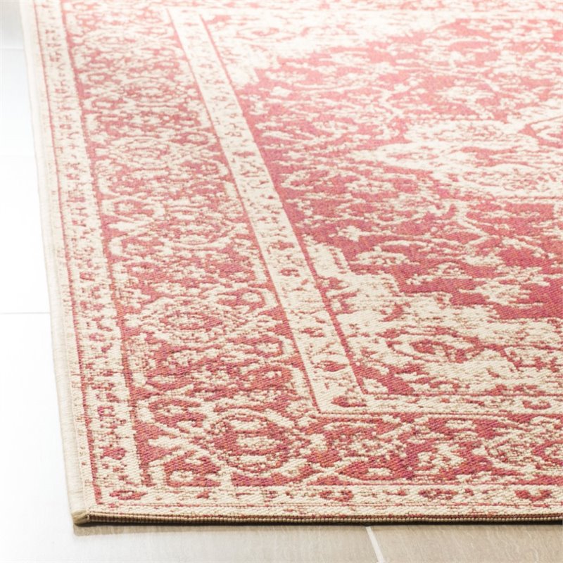 Safavieh Linden 100 4' x 6' Rug in Red and Creme