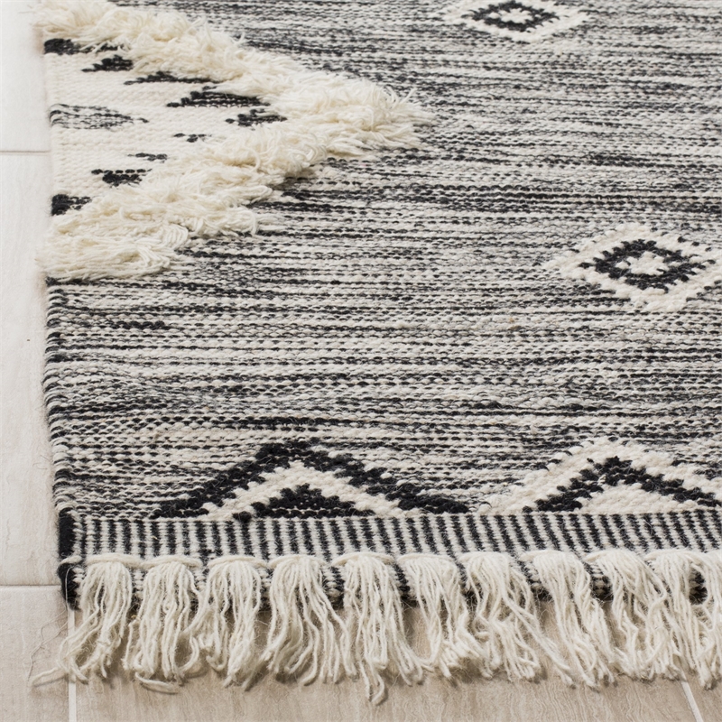 Safavieh Kenya 4' x 6' Hand Knotted Wool Rug in Black and Ivory