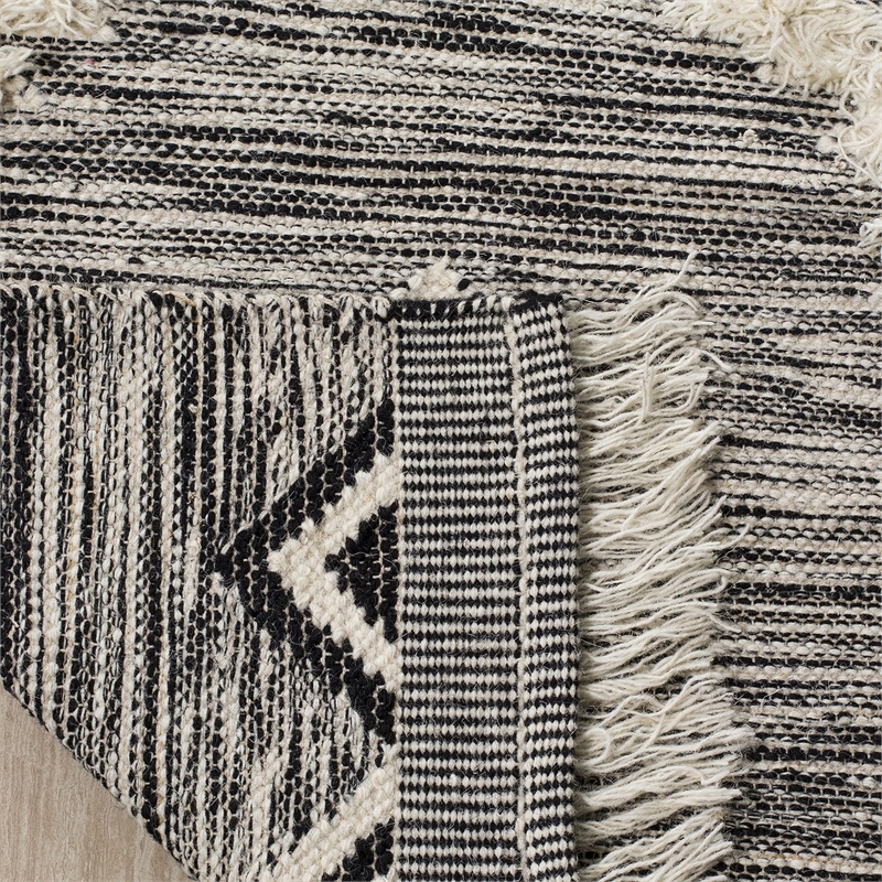 Safavieh Kenya 5' x 8' Hand Knotted Wool Rug in Black and Ivory