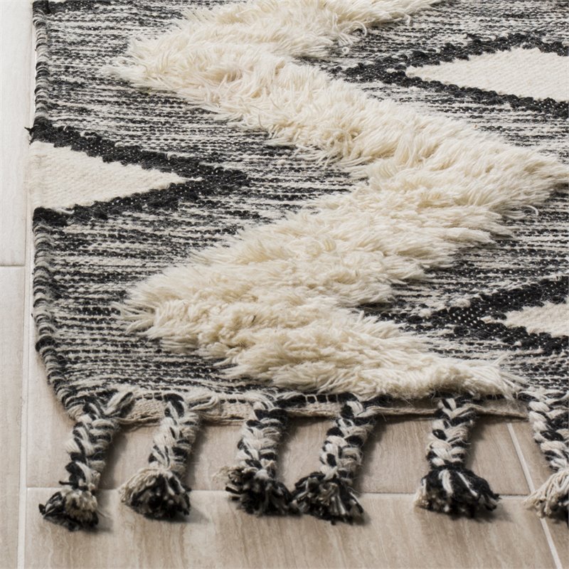 Safavieh Kenya 3' x 5' Hand Knotted Wool Rug in Black and Ivory