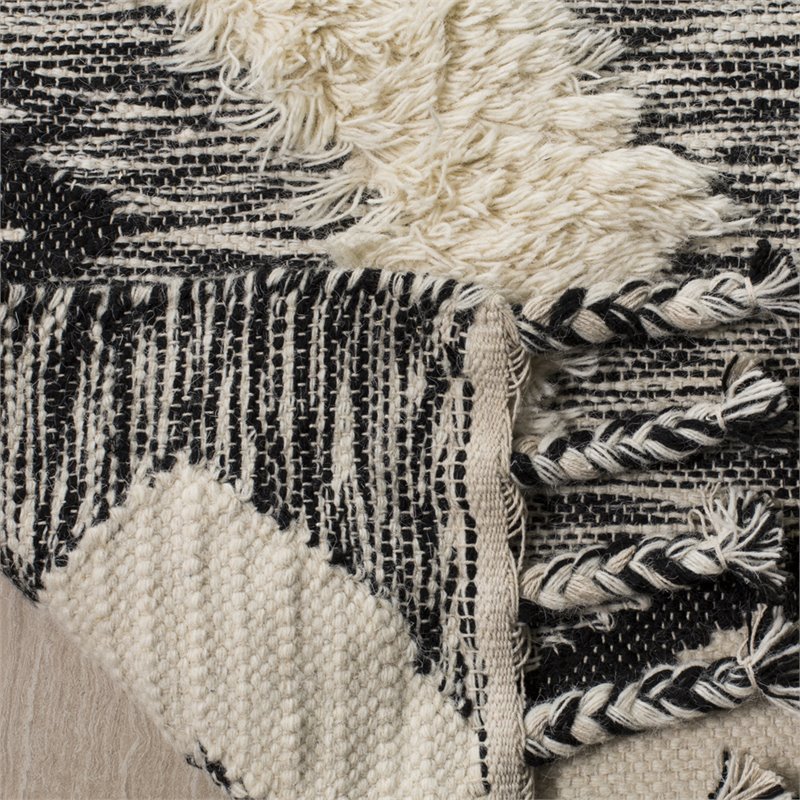 Safavieh Kenya 3' x 5' Hand Knotted Wool Rug in Black and Ivory