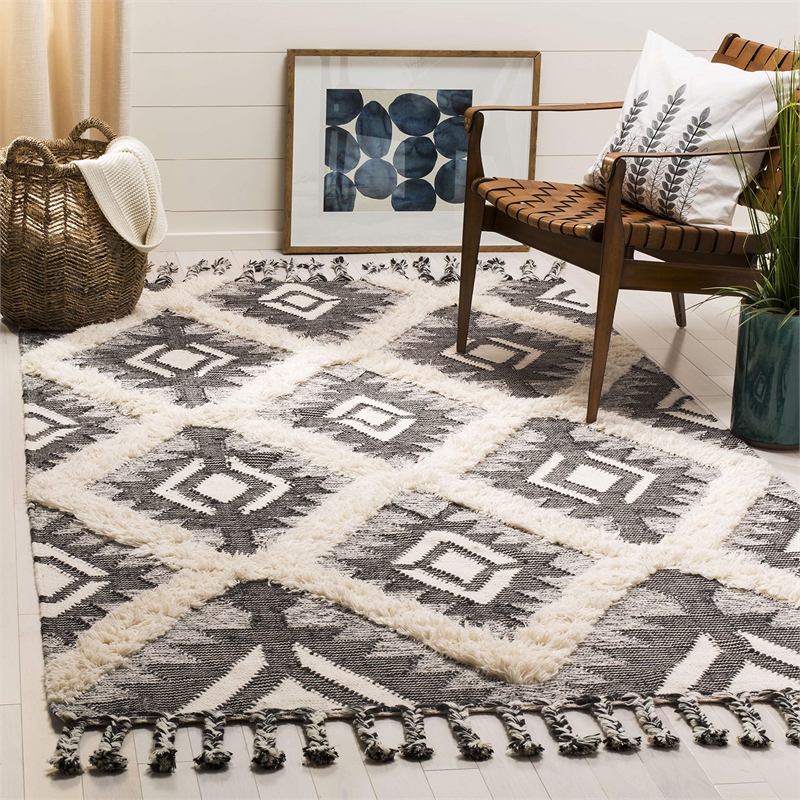 Safavieh Kenya 3' x 5' Hand Knotted Wool Rug in Black and Ivory