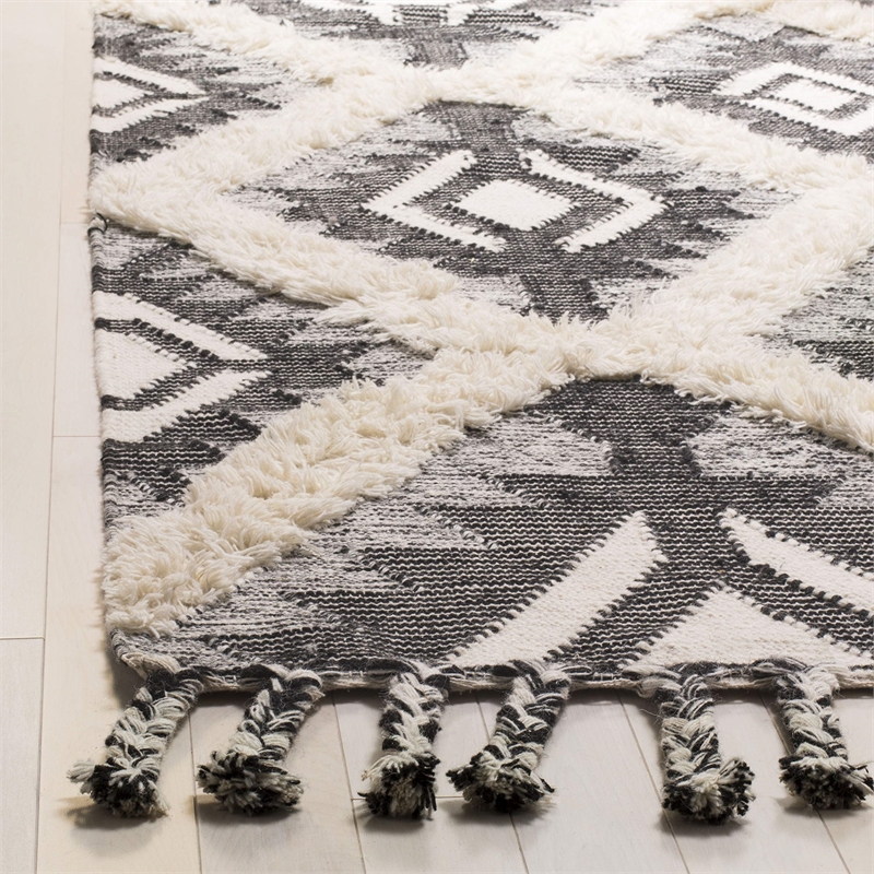 Safavieh Kenya 3' x 5' Hand Knotted Wool Rug in Black and Ivory