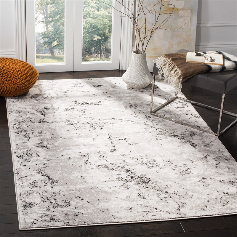 Safavieh Skyler 4' Round Rug in Blue and Ivory
