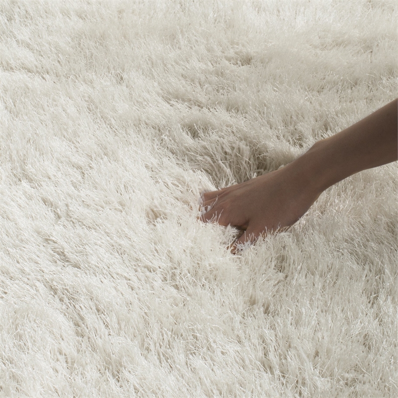 Safavieh Venice 4' Round Hand Tufted Shag Rug in Champagne