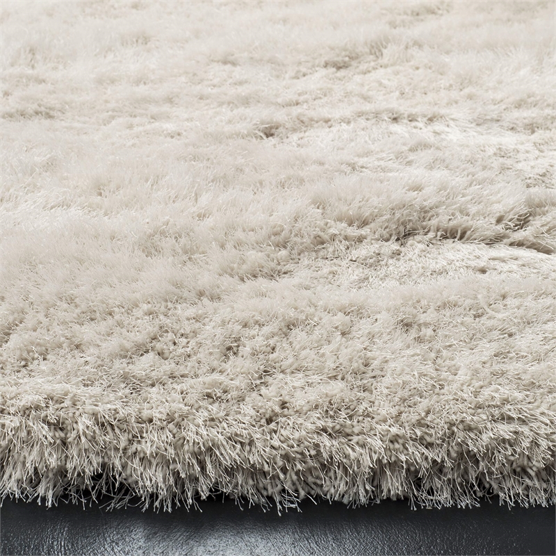 Safavieh Venice 4' Round Hand Tufted Shag Rug in Champagne
