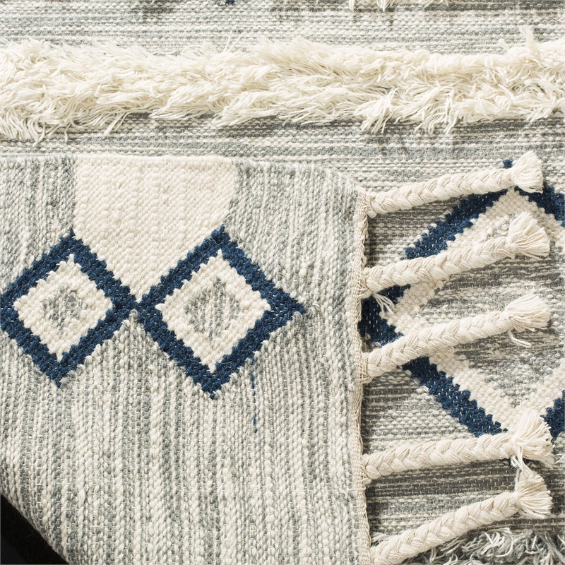 Safavieh Kenya 4' x 6' Hand Knotted Wool Rug in Gray and Ivory