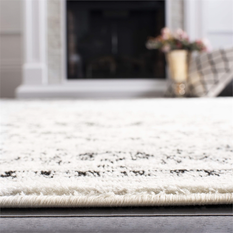 Safavieh Skyler 6' x 9' Rug in Gray and Ivory