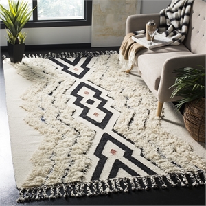 Safavieh Kenya 4' x 6' Hand Knotted Wool Rug in Ivory and Black