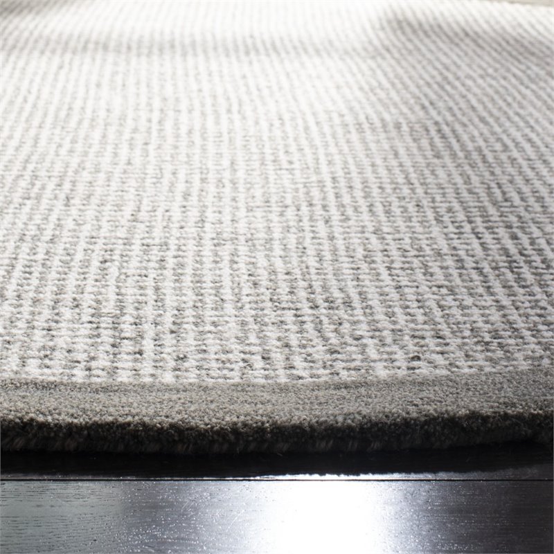 Safavieh Abstract 6' Round Hand Tufted Wool Rug in Sage and Ivory