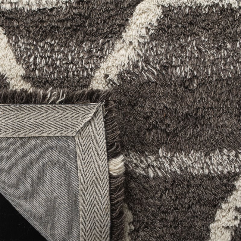 Safavieh Casablanca 5' x 8' Hand Tufted Wool Rug in Sand and Ivory