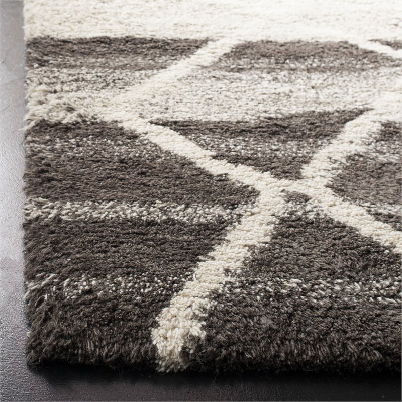 Safavieh Casablanca 8' x 10' Hand Tufted Wool Rug in Sand and Ivory