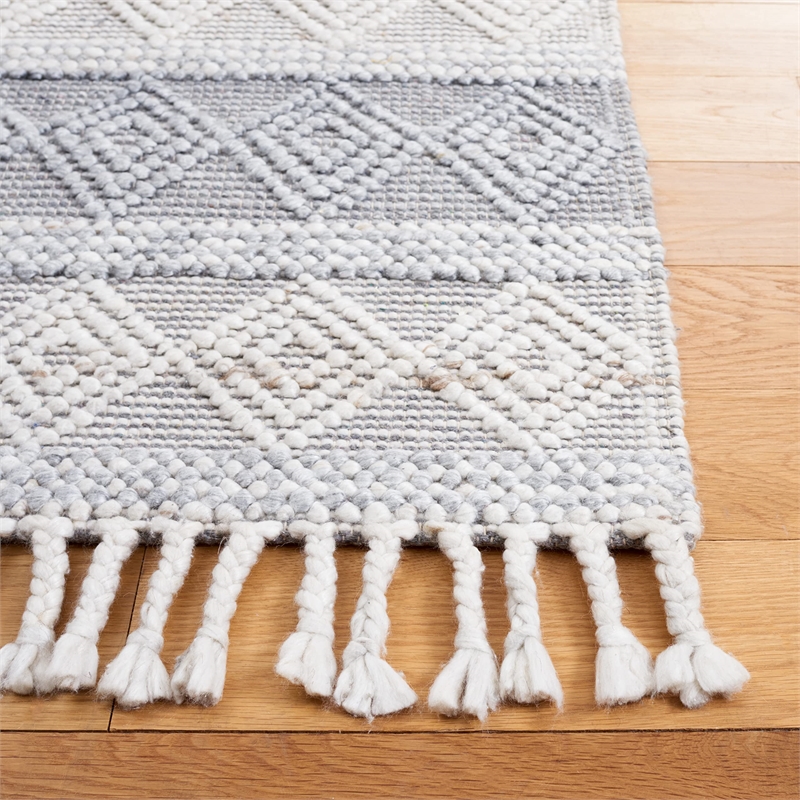 Safavieh Natura 3' x 5' Hand Woven Wool Rug in Silver and Ivory