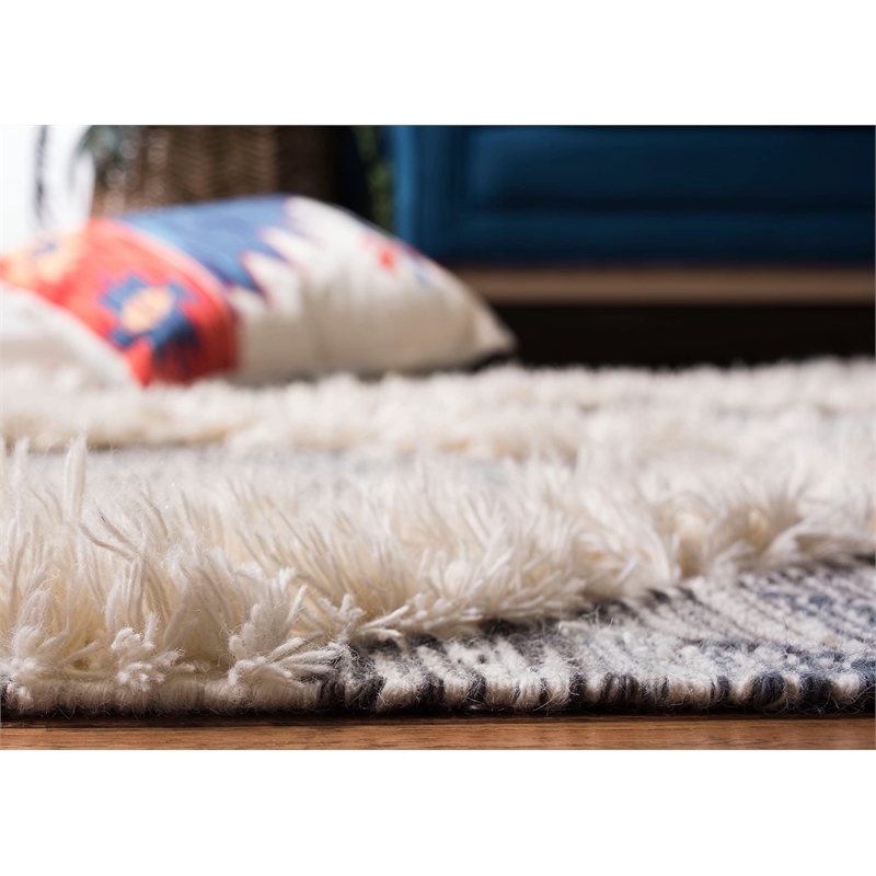 Safavieh Kenya 6' x 9' Hand Woven Shag Wool Rug in Gray and Ivory