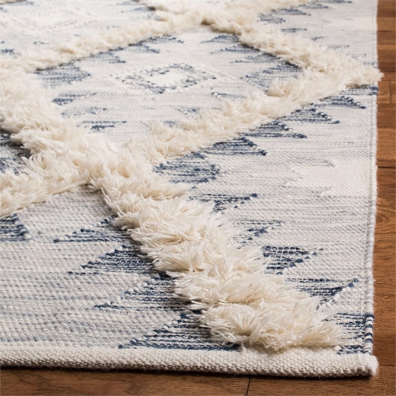Safavieh Kenya 6' x 9' Hand Woven Shag Wool Rug in Silver and Ivory