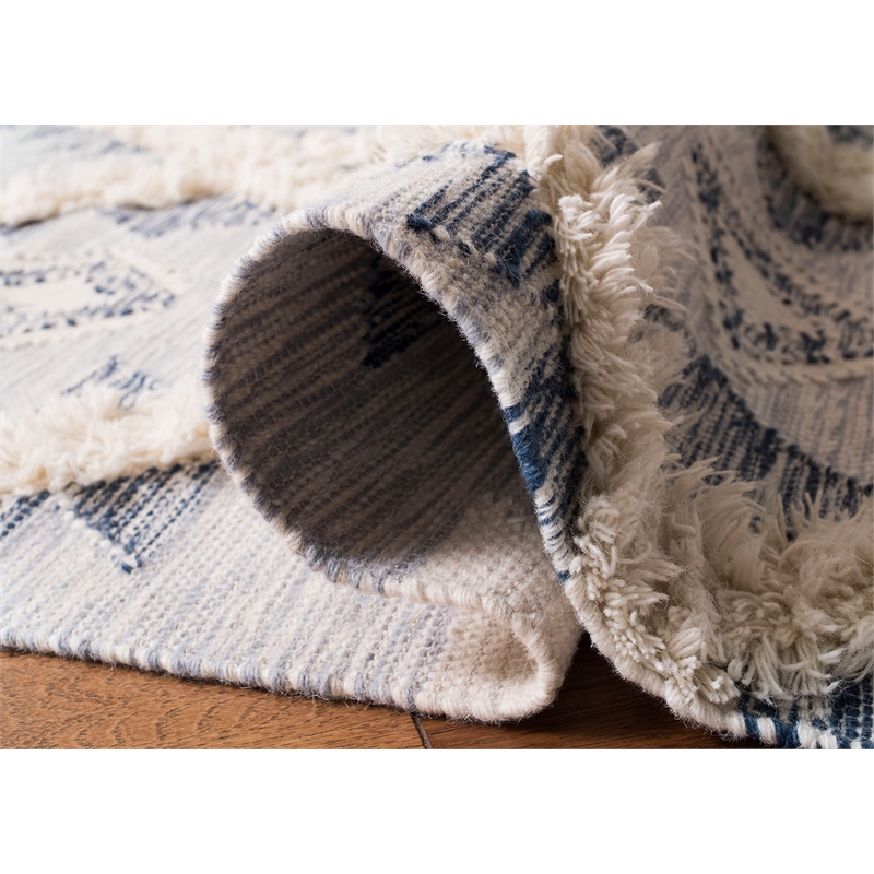 Safavieh Kenya 6' x 9' Hand Woven Shag Wool Rug in Silver and Ivory