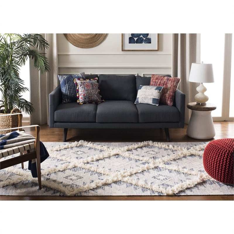 Safavieh Kenya 8' x 10' Hand Woven Shag Wool Rug in Silver and Ivory