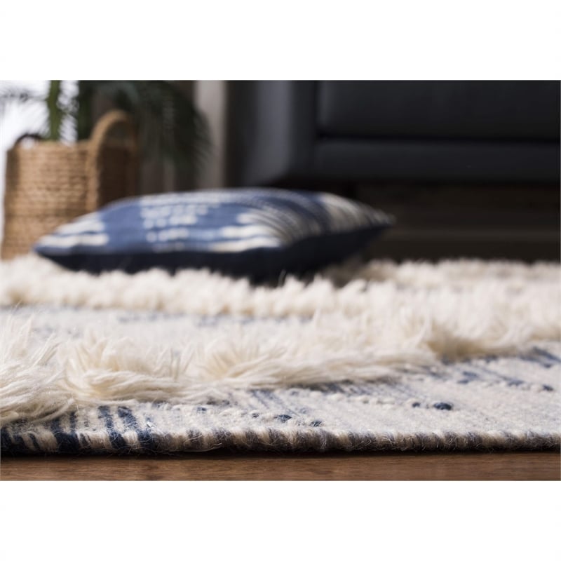 Safavieh Kenya 9' x 12' Hand Woven Shag Wool Rug in Silver and Ivory