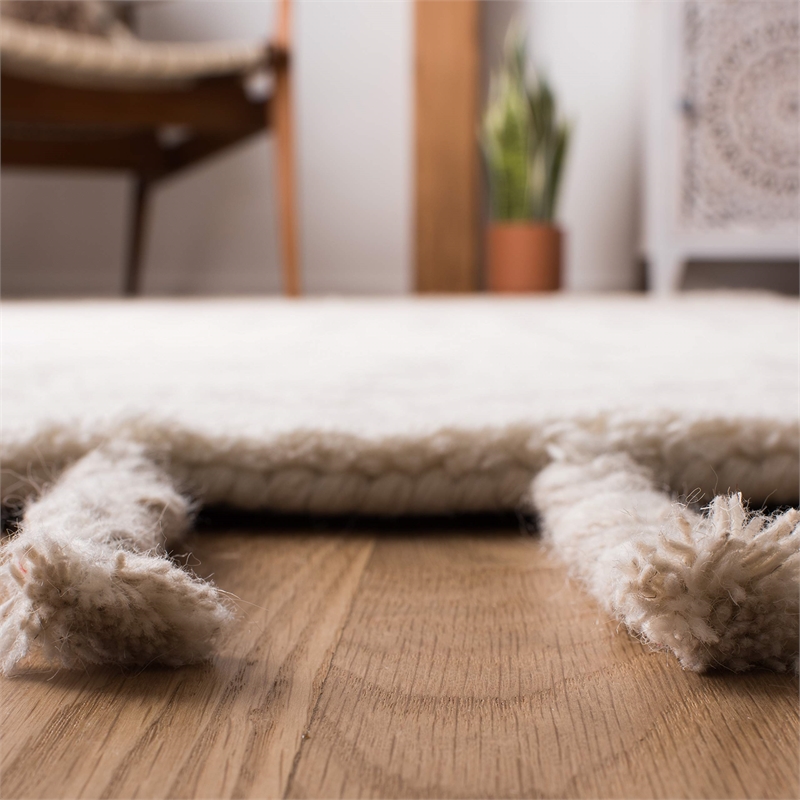 Safavieh Casablanca 5' x 8' Hand Tufted Wool Rug in Ivory and Beige