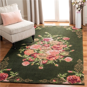 Safavieh Classic Vintage 4' x 6' Rug in Black and Red