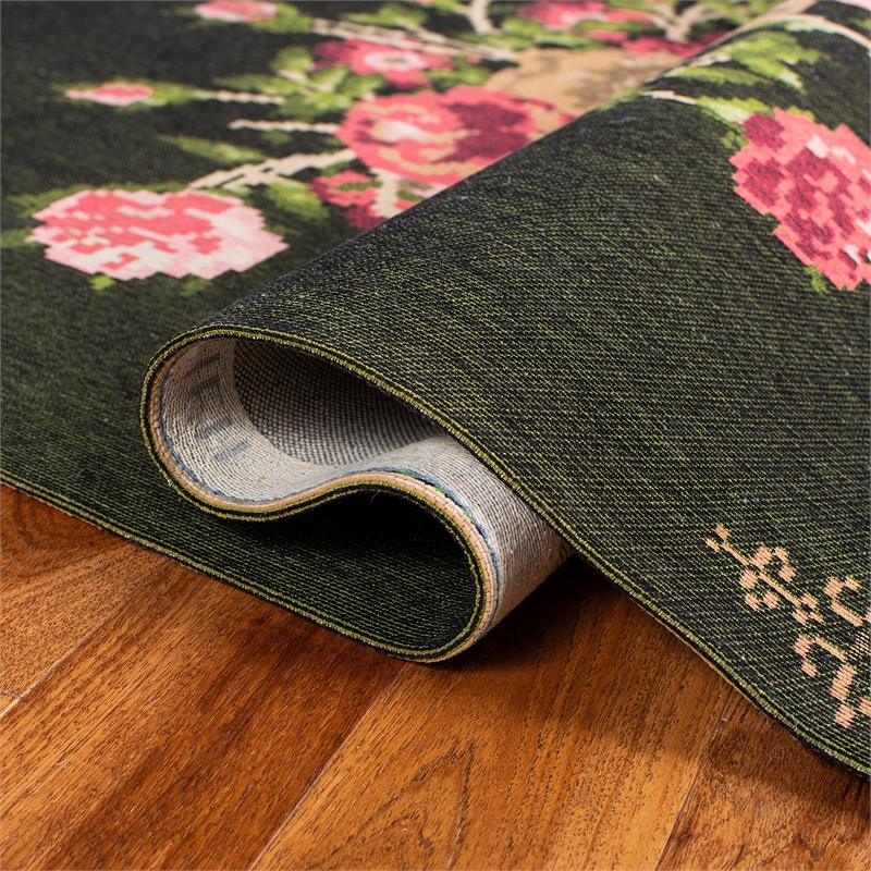Safavieh Classic Vintage 6' x 9' Rug in Black and Red