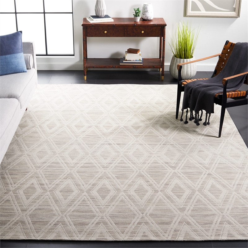 Safavieh Marbella 10' x 14' Hand Loomed Wool Rug in Brown and Ivory