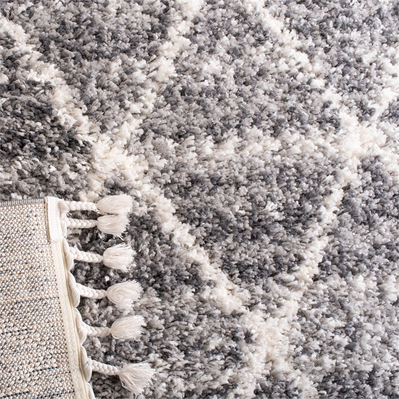 Safavieh Melrose 4' x 6' Shag Rug in Gray and Ivory