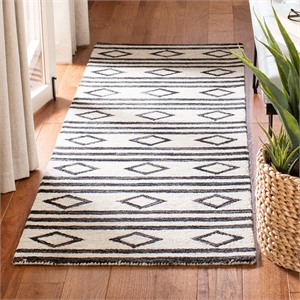 Safavieh Micro-Loop 2'3&quot x 7' Hand Tufted Wool Runner Rug in Ivory
