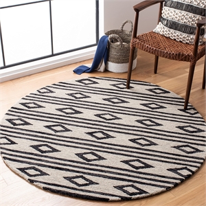 Safavieh Micro-Loop 5' Round Hand Tufted Wool Rug in Ivory