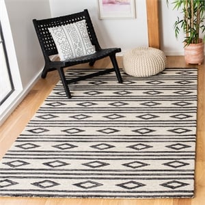 Safavieh Micro-Loop 5' Square Hand Tufted Wool Rug in Ivory