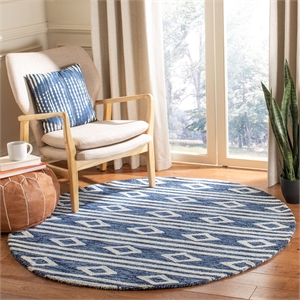 Safavieh Micro-Loop 5' Round Hand Tufted Wool Rug in Navy and Ivory