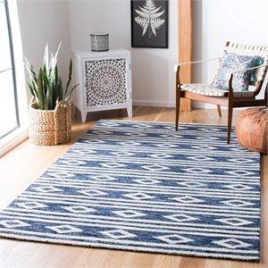 Safavieh Micro-Loop 5' Square Hand Tufted Wool Rug in Navy and Ivory