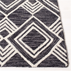 Safavieh Micro-Loop 2'6&quot x 4' Hand Tufted Wool Rug in Charcoal