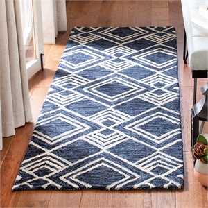 Safavieh Micro-Loop 2'3&quot x 7' Hand Tufted Wool Runner Rug in Navy