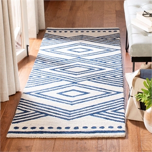 Safavieh Micro-Loop 2'3&quot x 7' Hand Tufted Wool Runner Rug in Ivory