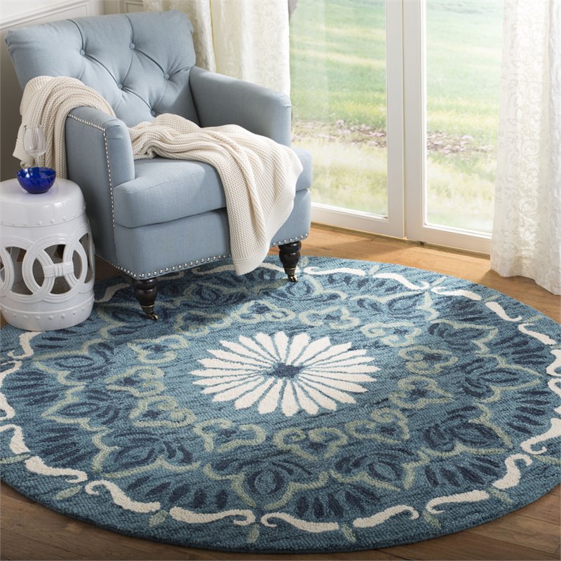 Safavieh Novelty 5' Round Hand Tufted Wool Rug in Blue and Ivory